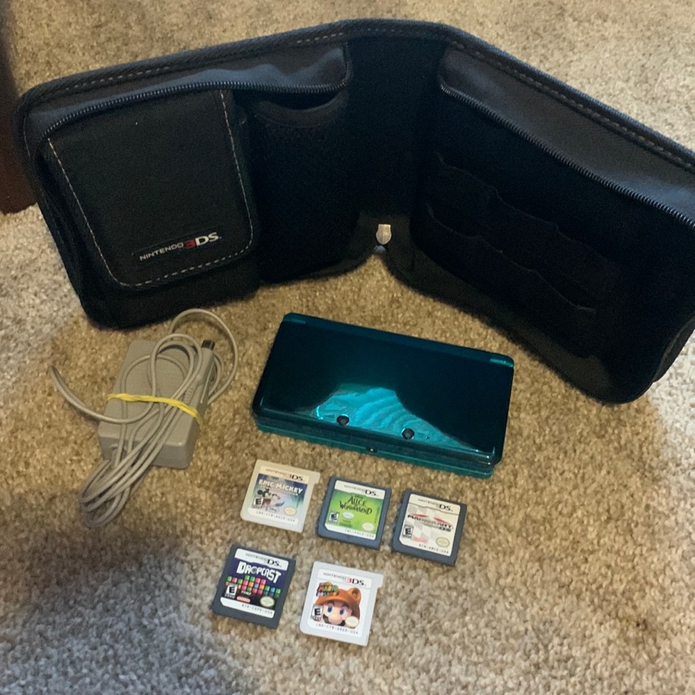Used good condition Nintendo 3DS - Aqua Blue Handheld Gaming System